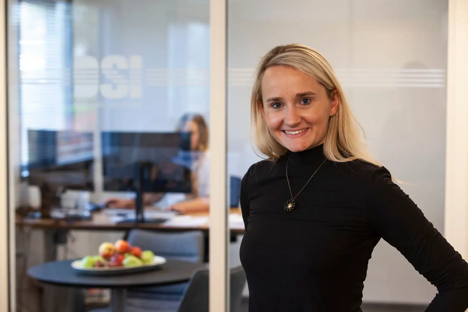 Direktionsassistent Paulina Hansen forklarer virksomhedens tilgang: "Vi ønsker at sikre, at vores grønne initiativer er dokumenterede og autentiske. Et klimaregnskab giver os den nødvendige dokumentation og mulighed for at demonstrere vores seriøsitet."