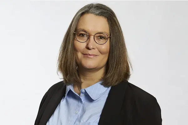 Få en snak med Tina Winterberg. Tina arbejder med regnskab, økonomistyring og budgetter