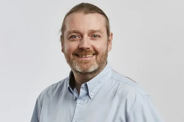 Få en snak med Martin Gregersen. Martin arbejder med implementering og optimering af IT-processer samt systemudvikling